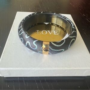 👑 90s vintage Black and Gold Bangle Bracelet